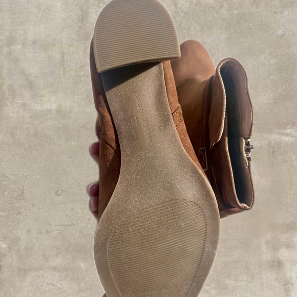 NEW Banana Republic brown suede boots - never worn - Picture 3 of 4